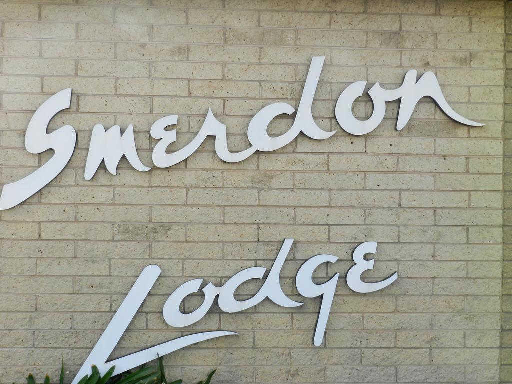 Smerdon Lodge Motel Horsham Exterior photo