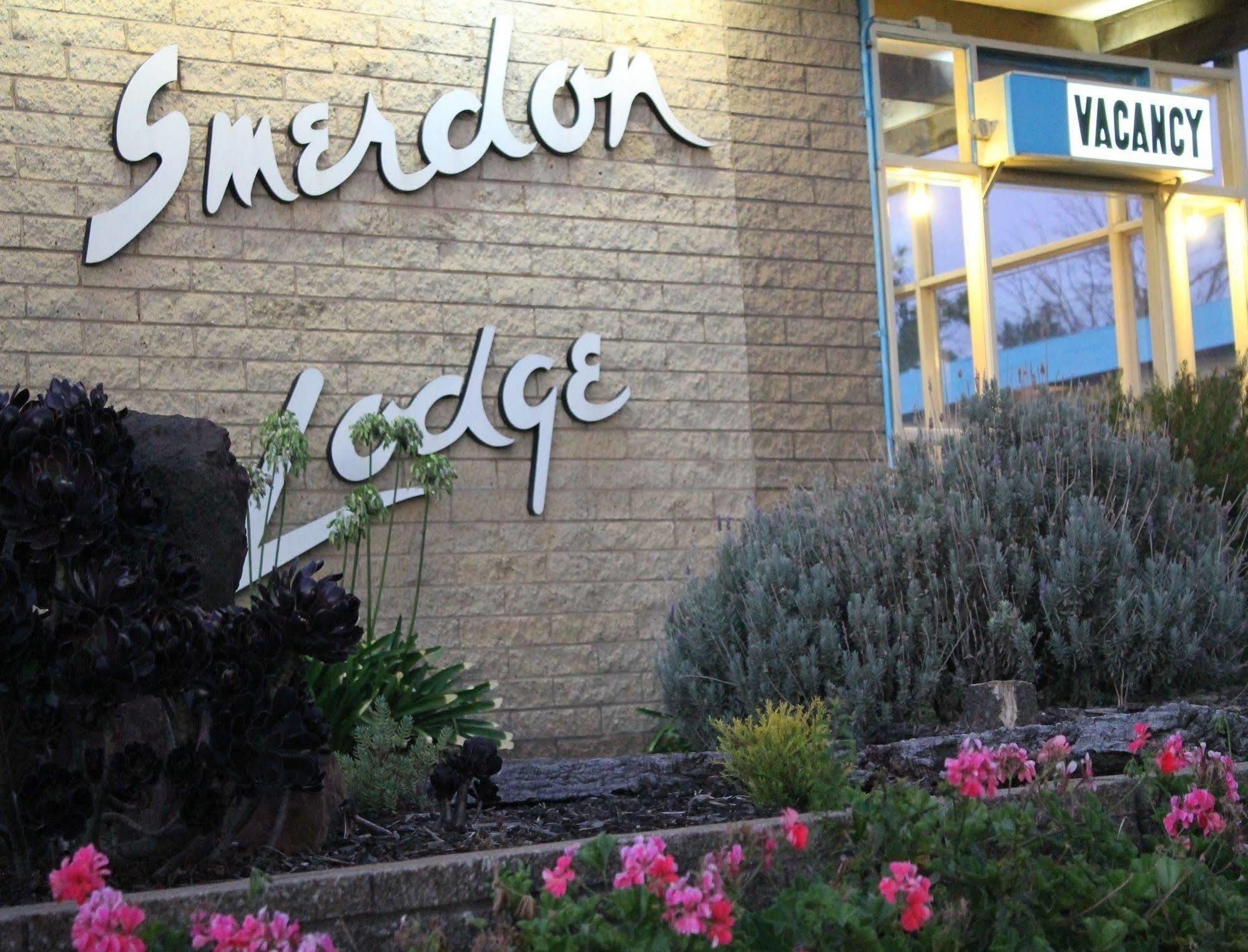 Smerdon Lodge Motel Horsham Exterior photo