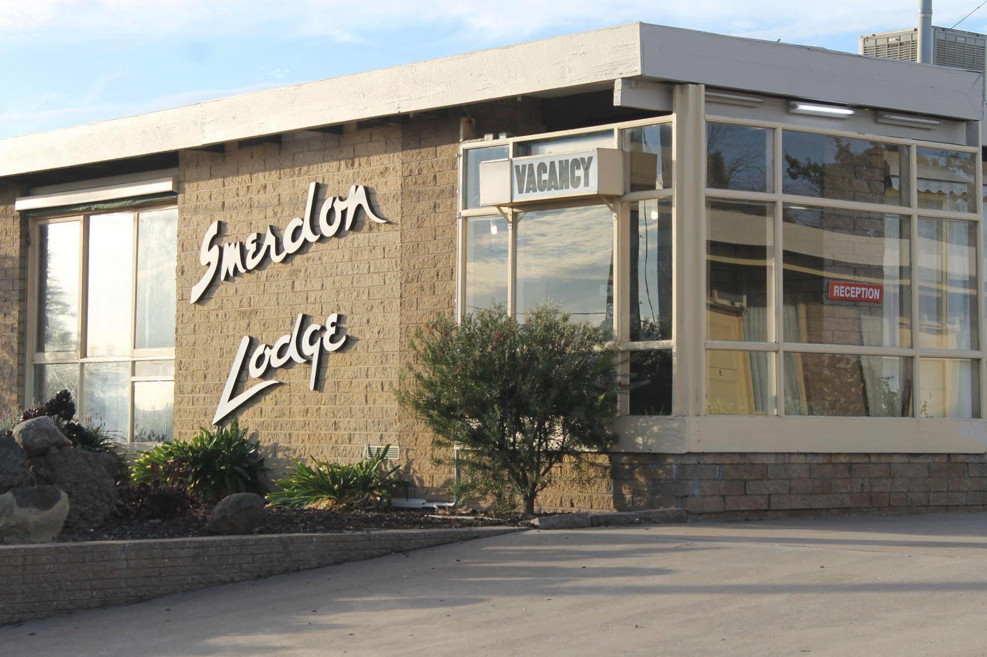 Smerdon Lodge Motel Horsham Exterior photo