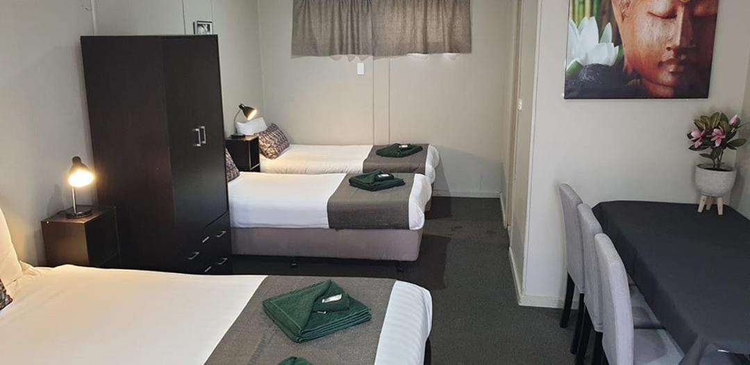 Smerdon Lodge Motel Horsham Exterior photo